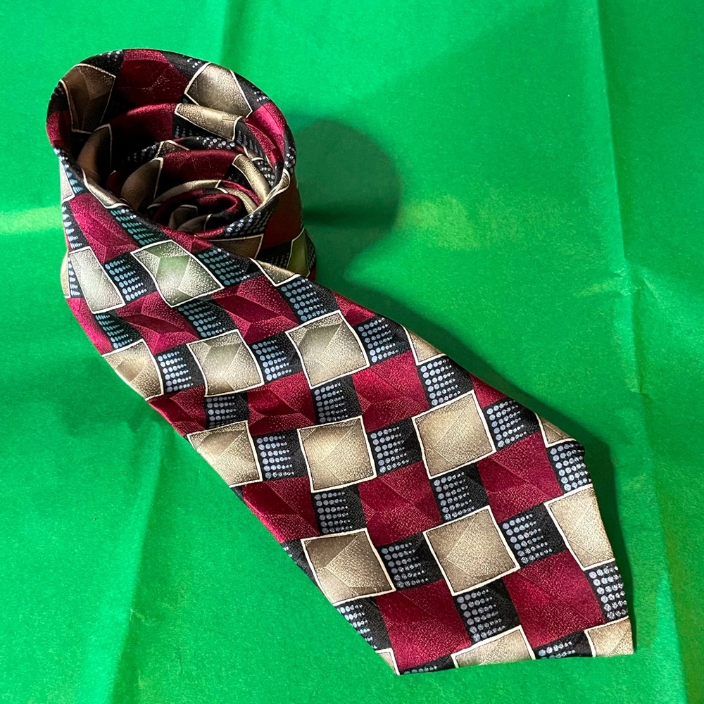 Ziggurat Longs men’s silk tie